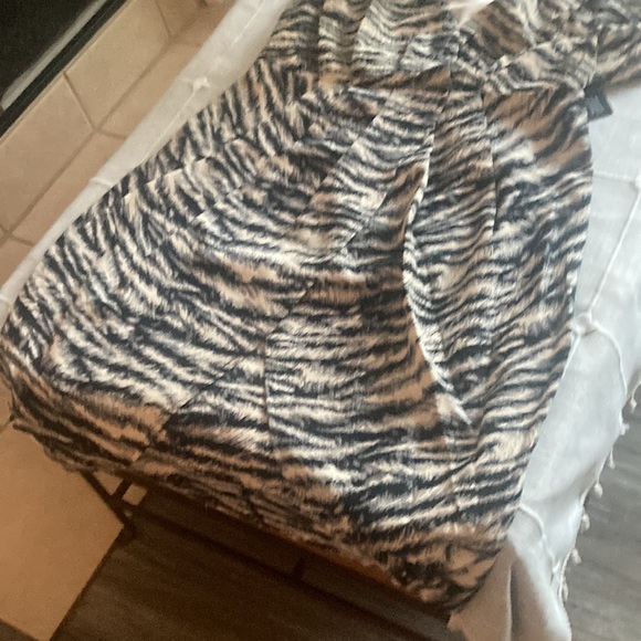 Pattern Dress - Picture 3 of 3